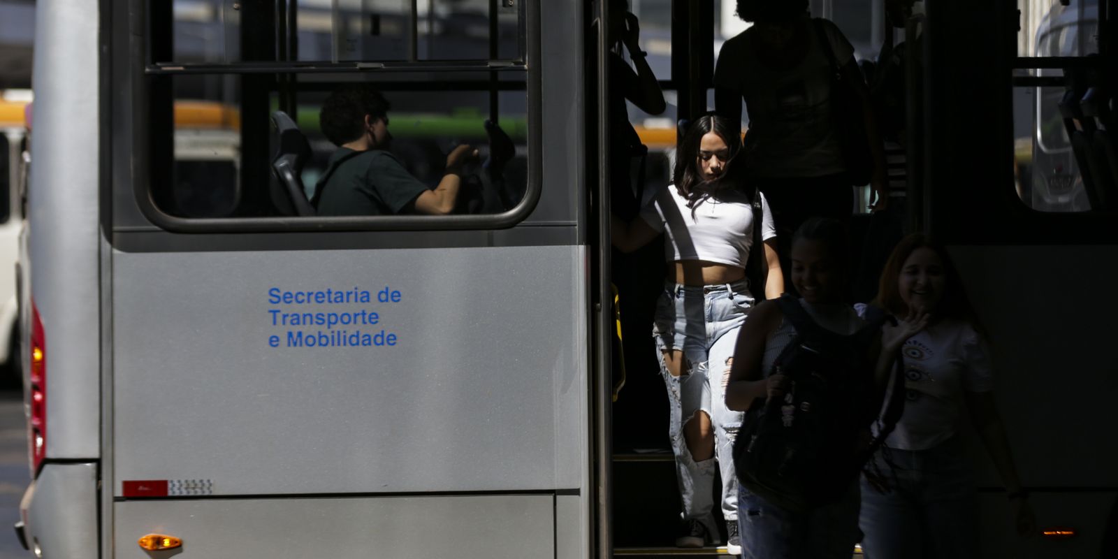 Rio de Janeiro institui lei para combater o abuso contra mulheres no transporte público