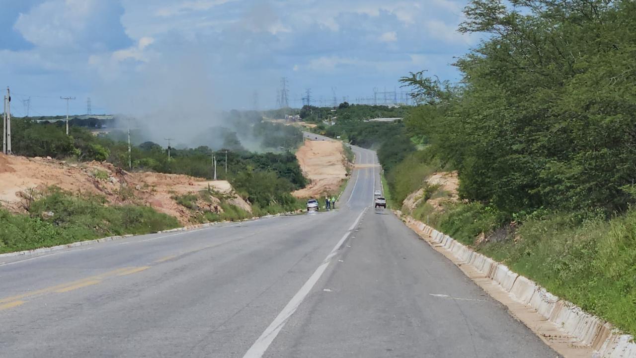 Tráfego na BR-304 em Assú é liberado após interdição para detonação de rochas