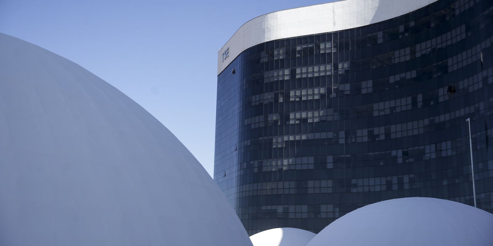 Tribunal Superior Eleitoral anula mandato de governador de Roraima e convoca novas eleições