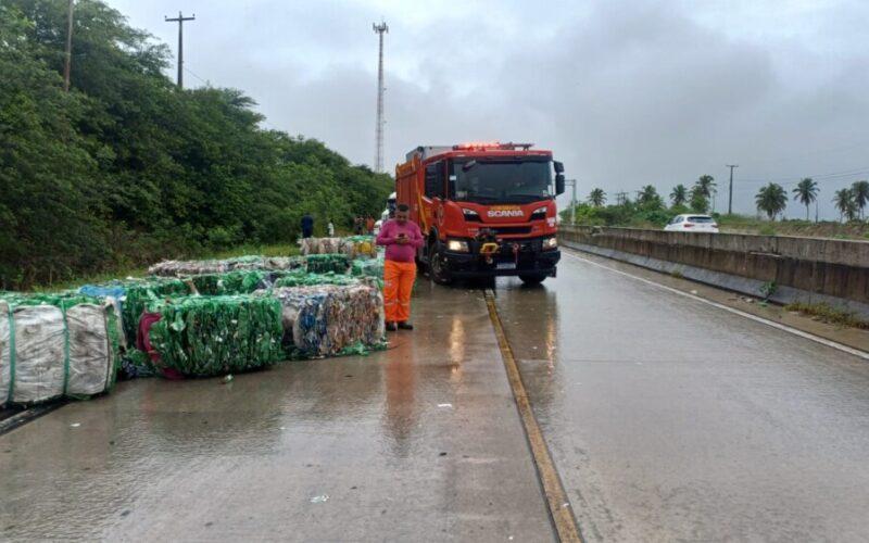Acidente na BR-304 deixa trânsito parcialmente interditado na Reta Tabajara, no RN