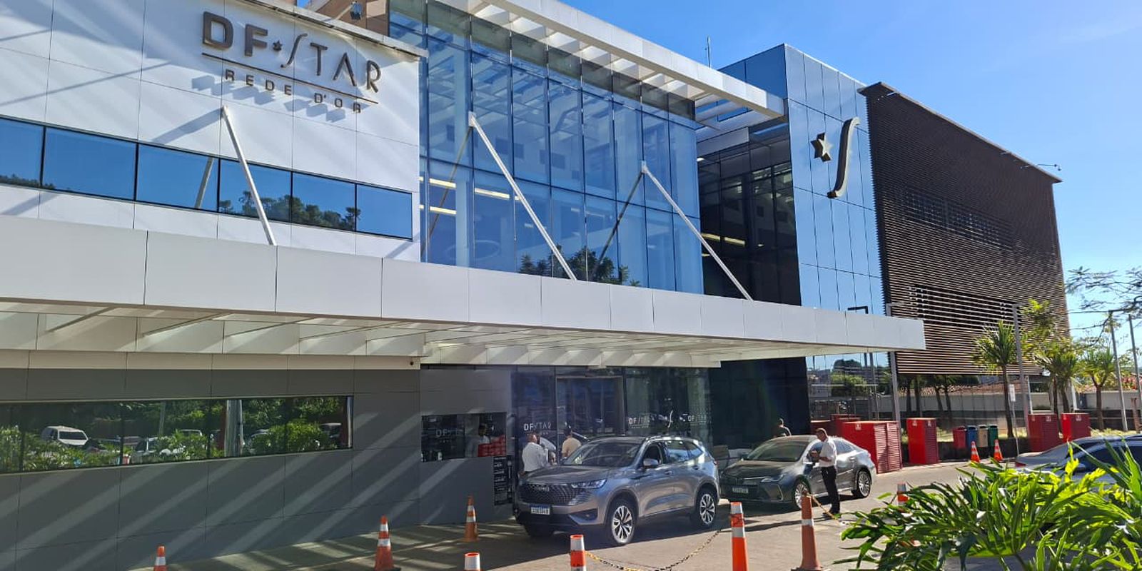 Ex-presidente Bolsonaro é internado em Brasília para cirurgia no ombro