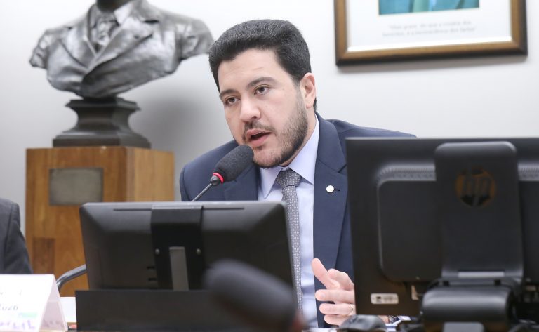 Comissão discute parâmetros para a regulação de plataformas digitais
