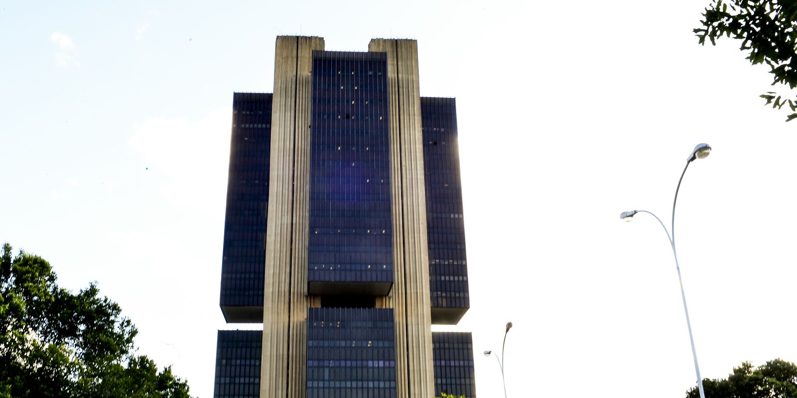 Copom age com prudência devido a tensões globais e projeções inflacionárias