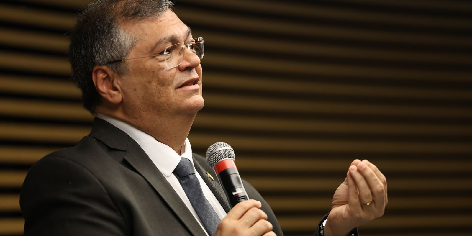Ministro Flávio Dino ordena reestruturação emergencial da CVM