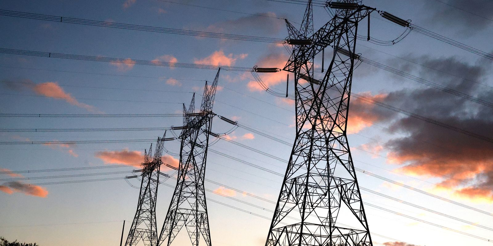 Governo renova contratos de distribuidoras de energia em 13 estados com R$ 130 bilhões em investimentos