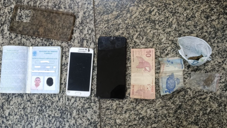 Homem com mandado por roubo é preso durante patrulhamento em Mossoró