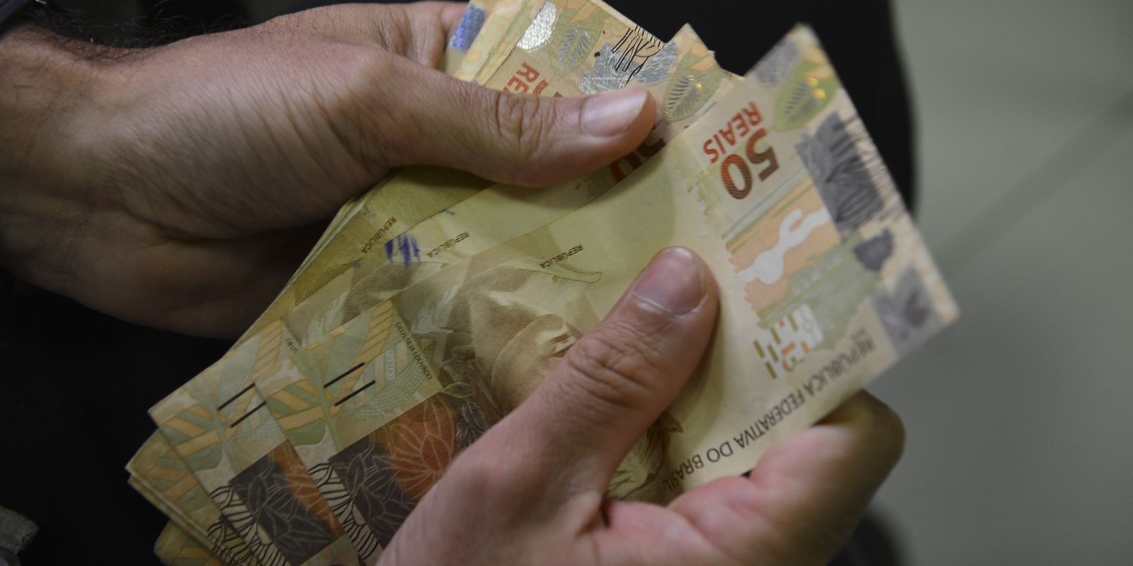 Retirada líquida da poupança atinge R$ 476,4 milhões em abril