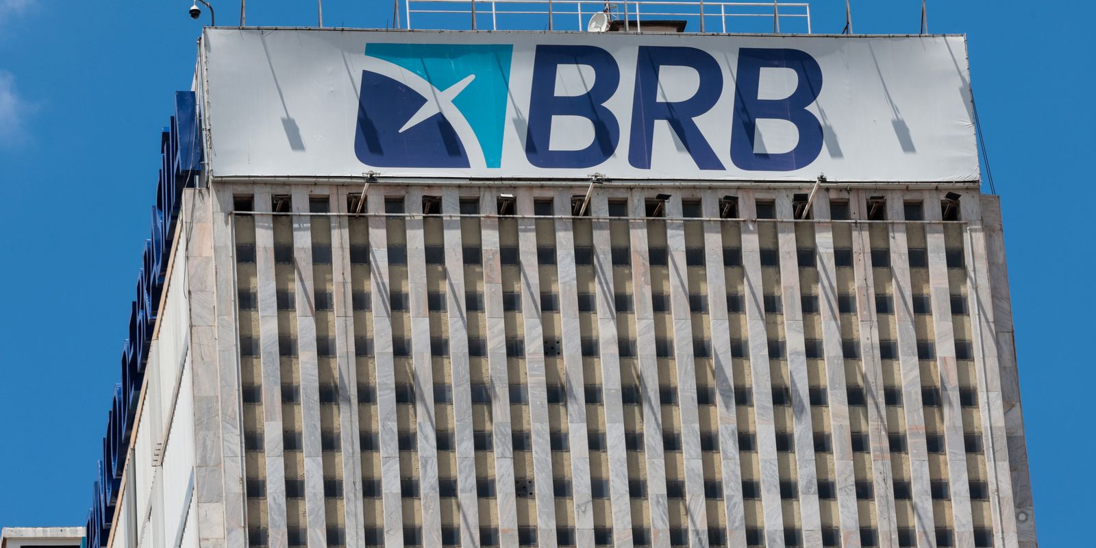 STF suspende julgamento sobre utilização de bens públicos para auxiliar o BRB