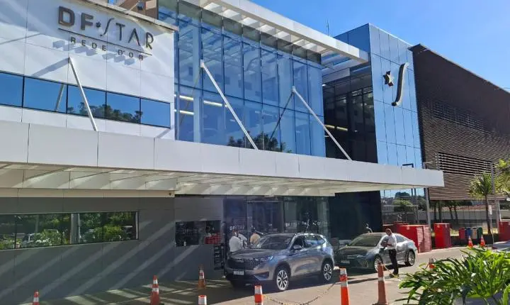 Ex-presidente Bolsonaro é internado em Brasília para cirurgia no ombro