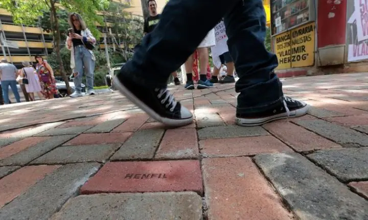Calçadão em SP homenageia personalidades que lutaram pela democracia