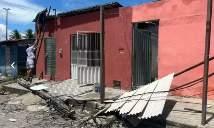 Caminhão derruba postes e deixa mais de 6 mil imóveis sem energia em Parnamirim