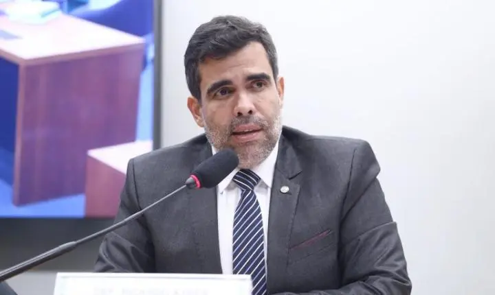 Comissão da Câmara aprova estímulos para motoristas profissionais com bom histórico