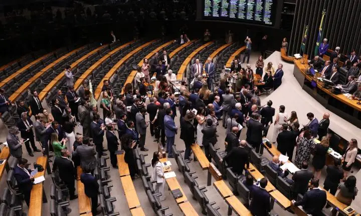 Congresso Nacional reverte veto de Lula e mantém o PL da Dosimetria