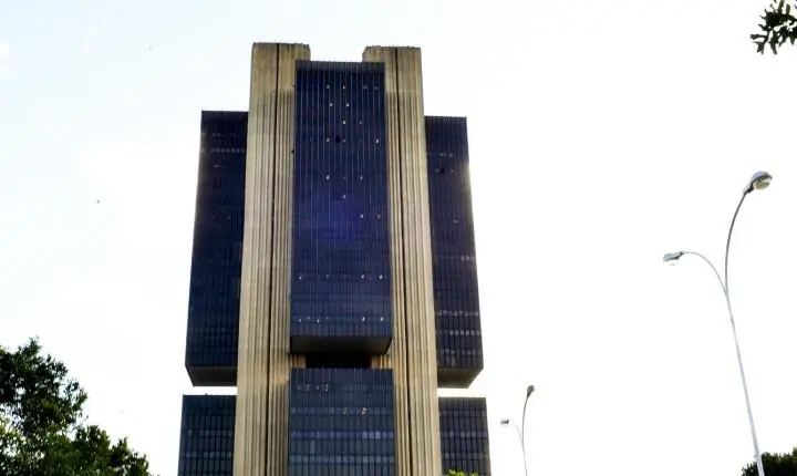 Copom age com prudência devido a tensões globais e projeções inflacionárias