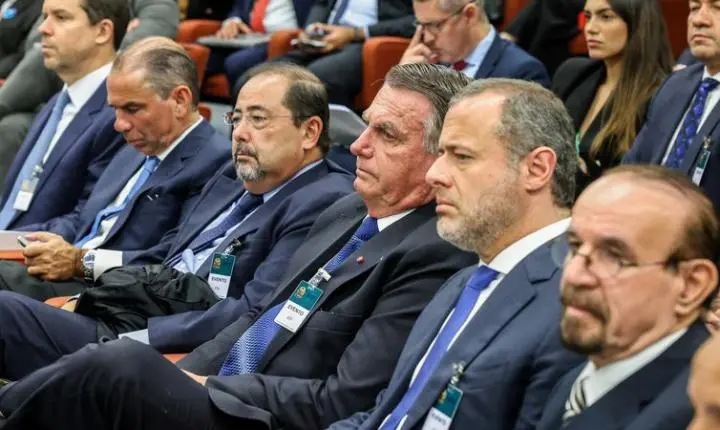 Defesas de Bolsonaro e de outros réus contestam execução das penas 