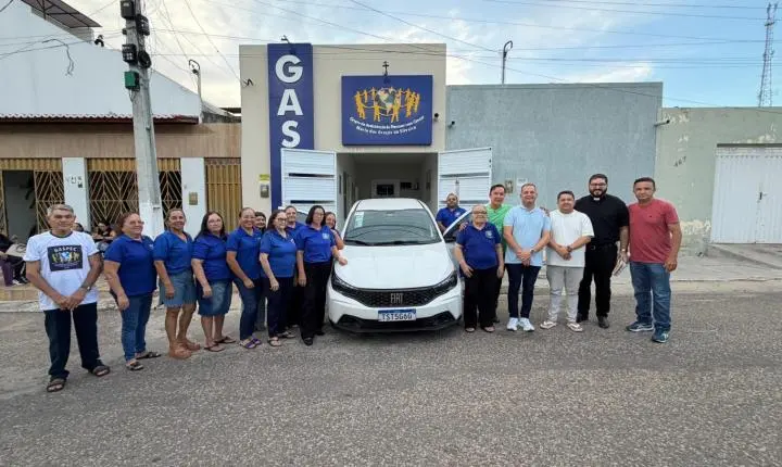 Prefeito Sabino Neto e deputado Neilton Diógenes entregam veículo ao GASPEC para fortalecer apoio a pacientes com câncer em Apodi