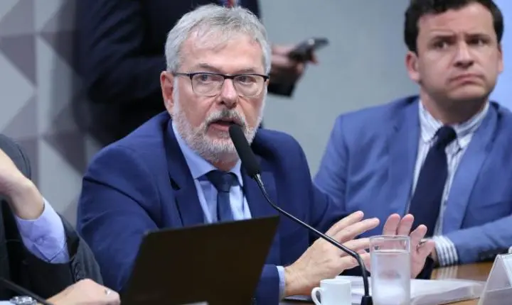 Ex-diretor do INSS admite receber mais de R$ 2 milhões de empresas ligadas ao “Careca do INSS”, mas nega envolvimento em desvios