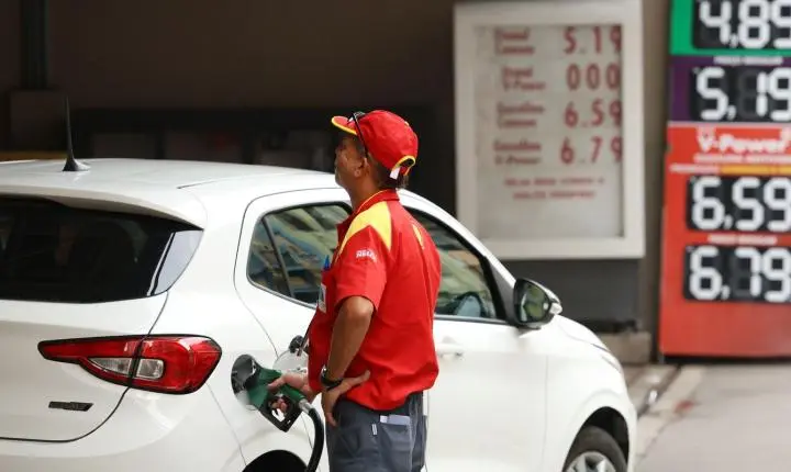 Governo propõe usar receitas excedentes do petróleo para desonerar combustíveis