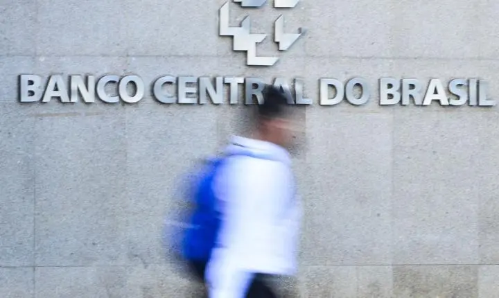 Juros altos continuam a pressionar o endividamento das famílias