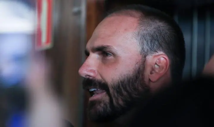 André Mendonça suspende julgamento de Eduardo Bolsonaro após pedido de vista