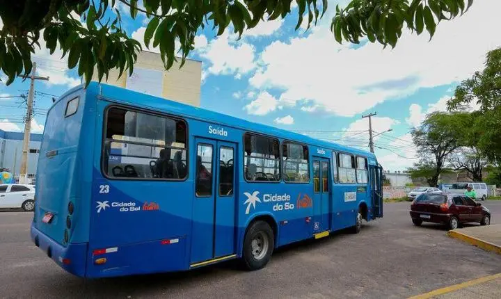 Motoristas da Cidade do Sol realizam paralisação em Mossoró por atraso de salários