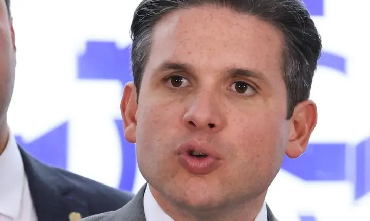 Hugo Motta estabelece comissão para analisar PEC que propõe fim da escala 6x1