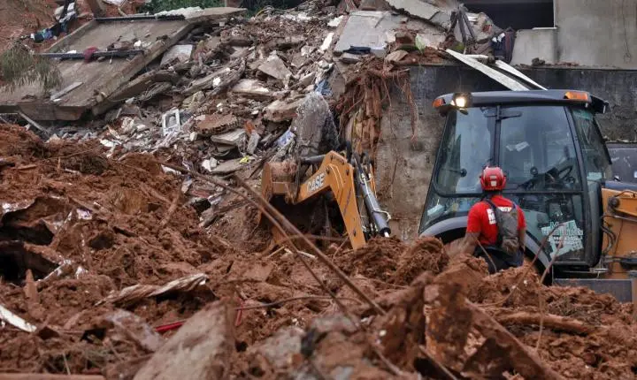 Tragédia das chuvas em Minas Gerais eleva número de mortos para 30