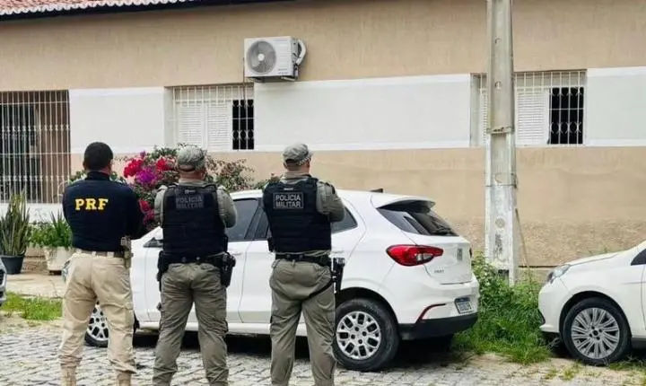 PRF recupera veículo roubado com sinais de adulteração em Caicó/RN