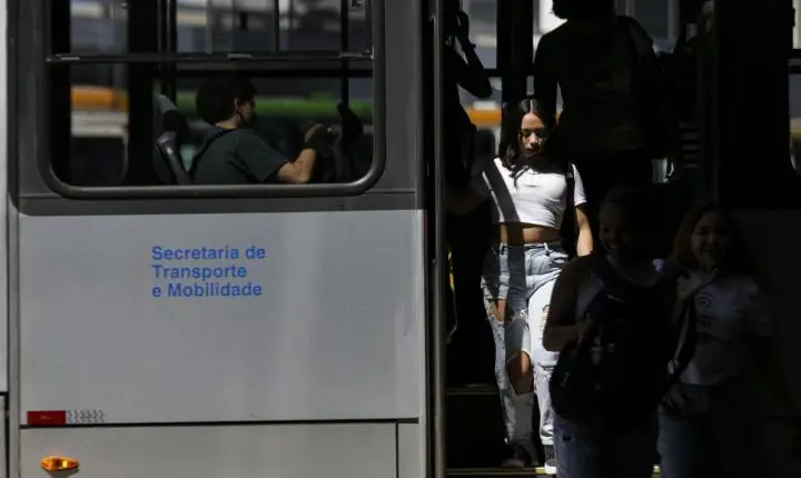 Rio de Janeiro institui lei para combater o abuso contra mulheres no transporte público