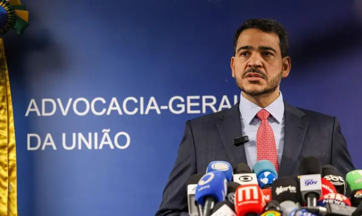 Senador entrega parecer favorável à nomeação de Messias para o STF