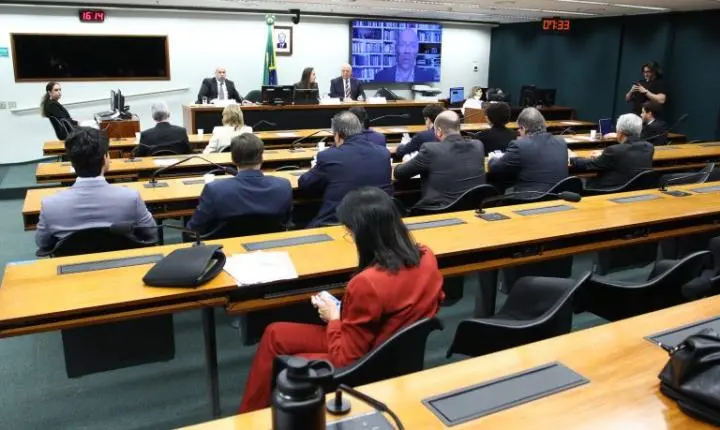 Empresários defendem corte de encargos e criticam fim da escala 6x1