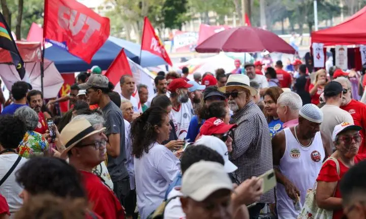 Sindicatos se manifestam pelo direito ao descanso e contra a escala 6x1