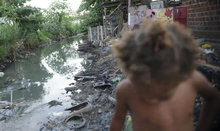 Unicef: mais de 400 milhões de criança vivem em privação severa